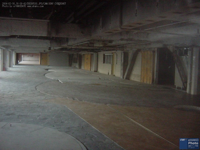 旧シーポートプラザの1階 2004年