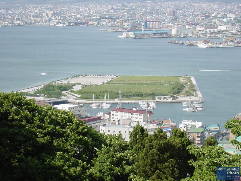 緑の島・函館山昼景 2004年