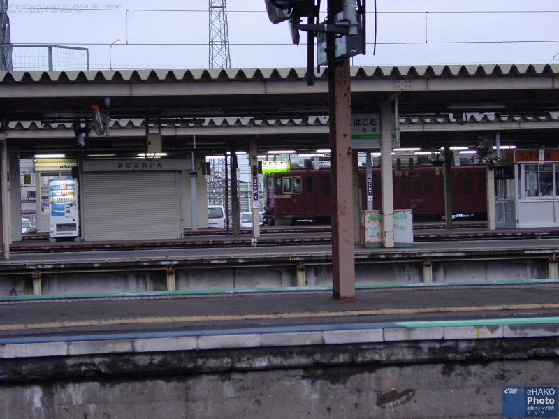 丁度見かけた、JR函館駅のホームと汽車