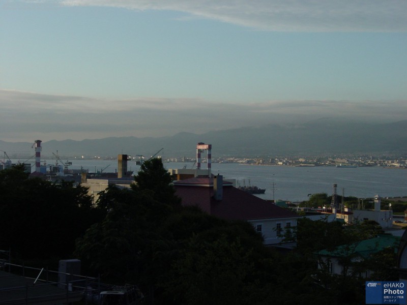 函館湾とゴライアスクレーン 2005年7月