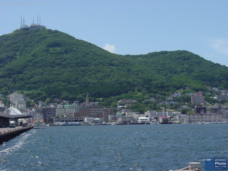 クイーンズポートから見る函館山と西部地区 2005年7月