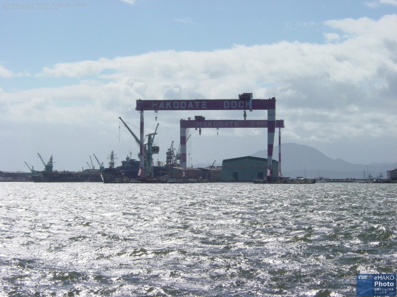 ゴライアスクレーン 埠頭から函館湾と函館山を眺める 2005年9月