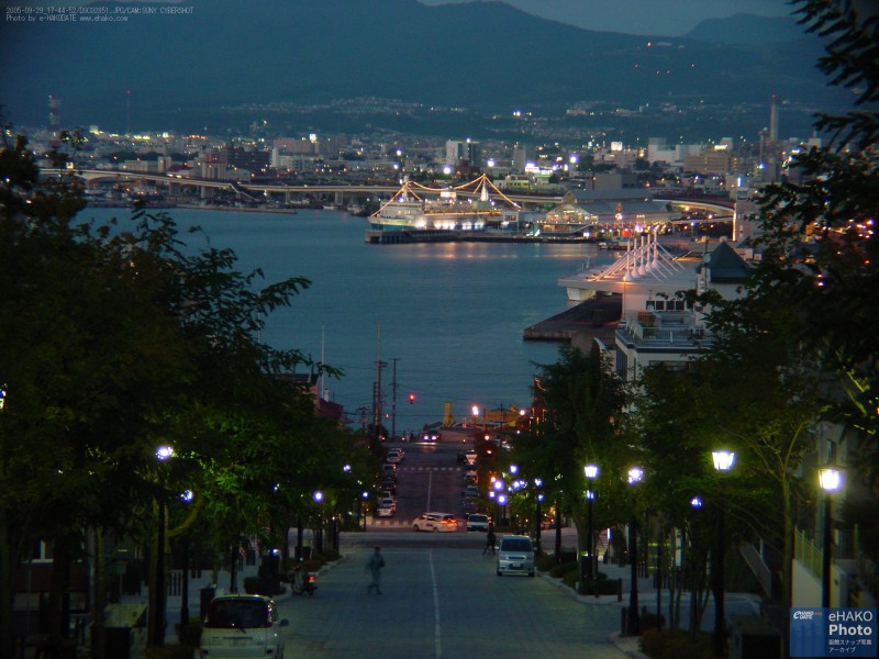 八幡坂夜景（日没後） 2005年9月