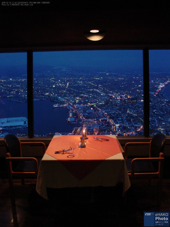函館山山頂レストランから冬の函館夜景 2006年2月
