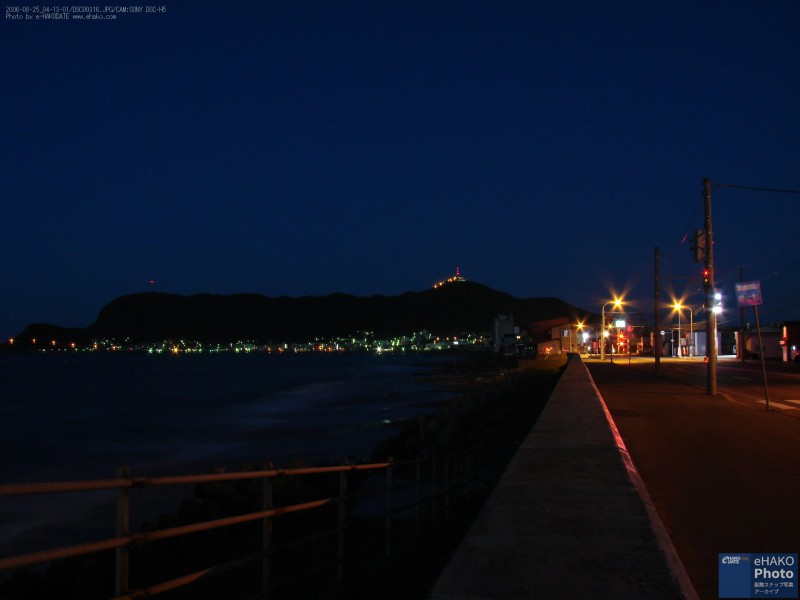 夜明け前の大森浜・漁火通り 2006年8月