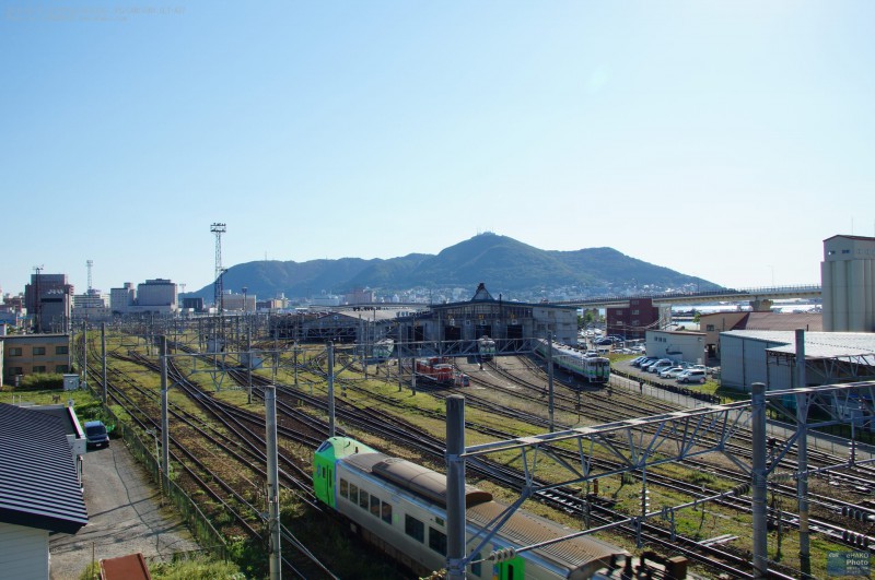鉄道レールと函館山