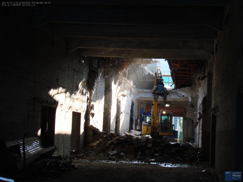 旧相馬倉庫の取壊し風景 2006年9月